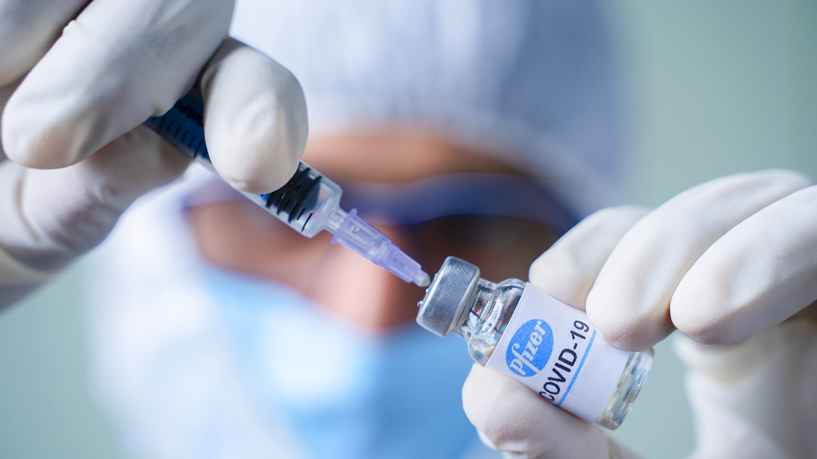 Vacuna Pfizer puede almacenarse dos semanas sin ultrafrío