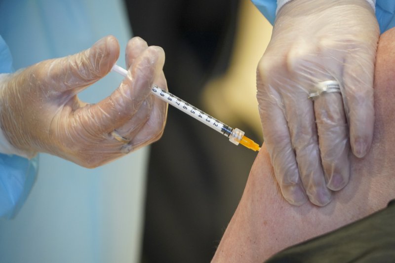 ¿Por qué países suspendieron la vacuna COVID de AstraZeneca?