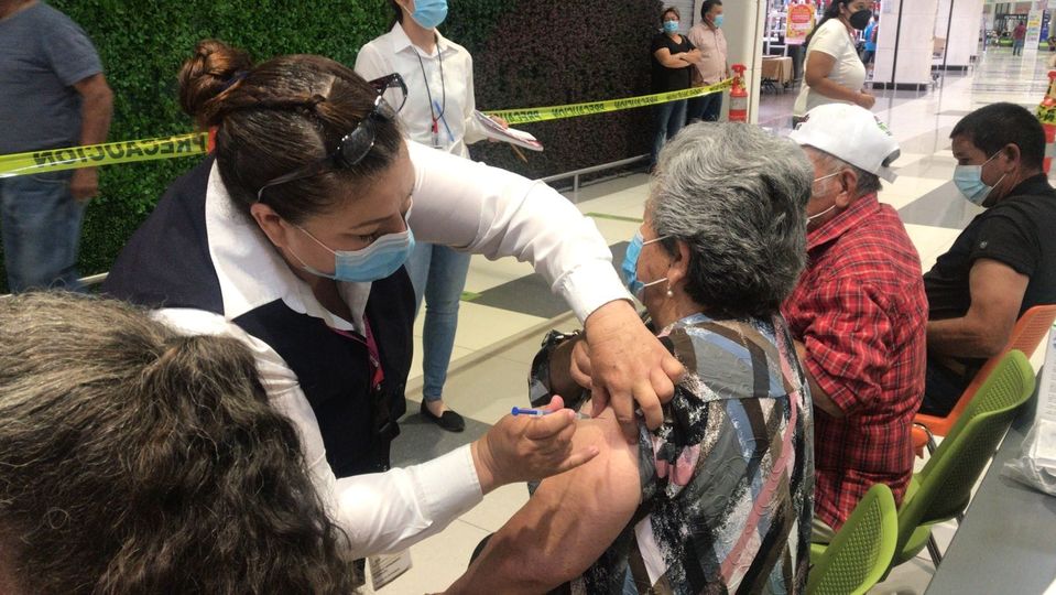 Baja California anuncia quiénes NO deben vacunarse contra el COVID-19