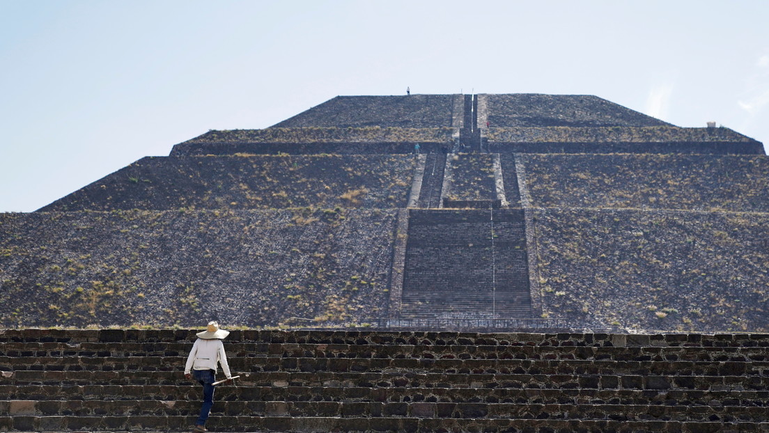 Hallan en México cuatro ramos de flores de al menos 1.800 años de antigüedad debajo de una pirámide de Teotihuacán
