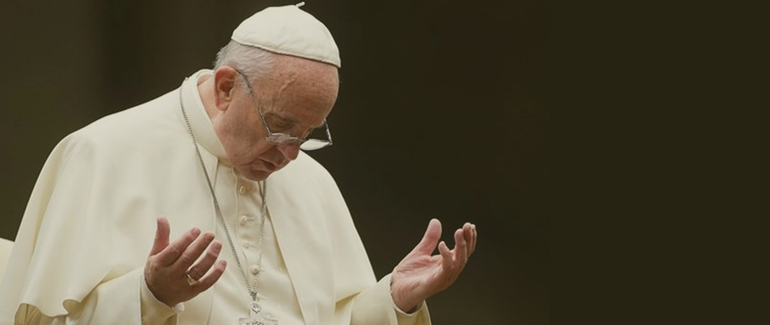 Papa invita a imitar al mentor de San Juan Pablo II para transformar las tinieblas en luz