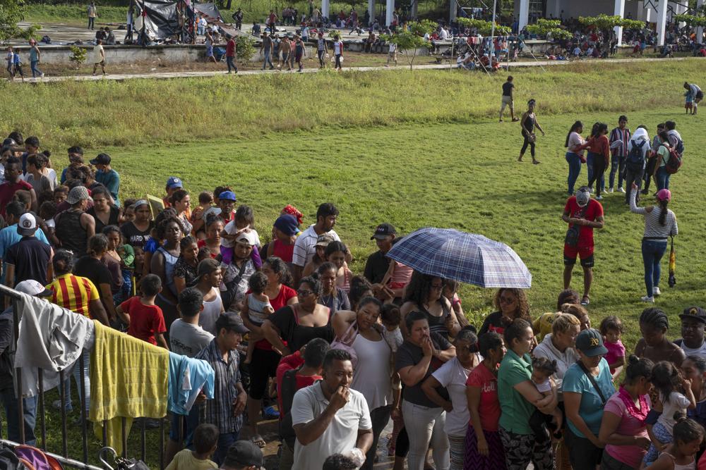 México busca alternativas para caravana migrante
