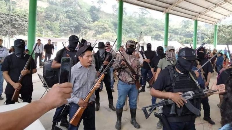 México: campesinos armados rechazan un fallo sobre tierras