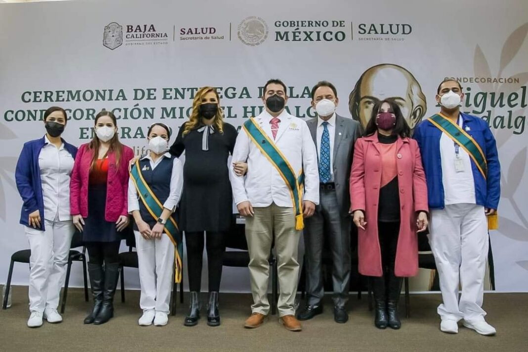Marina del Pilar entrega reconocimientos a personal de Salud en Baja California