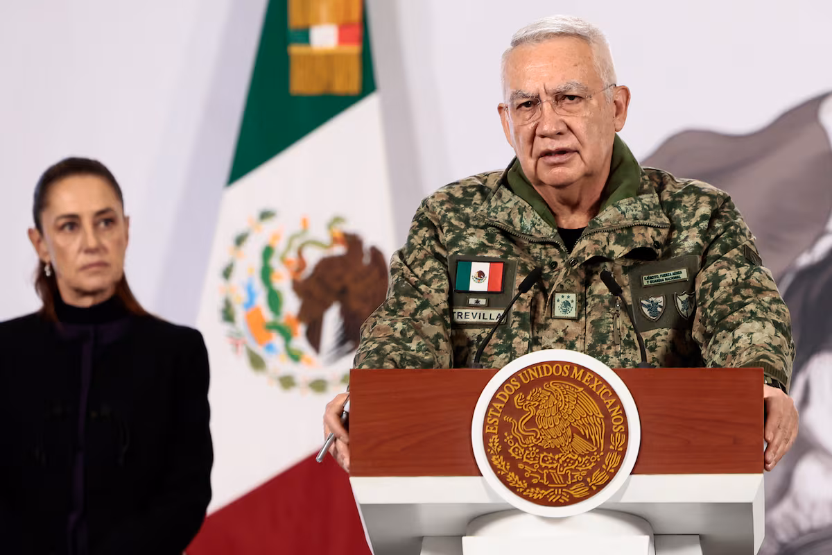 El titular de Sedena, Ricardo Trevilla, explicando el operativo para capturar al Mencho y las bajas militares en Jalisco.